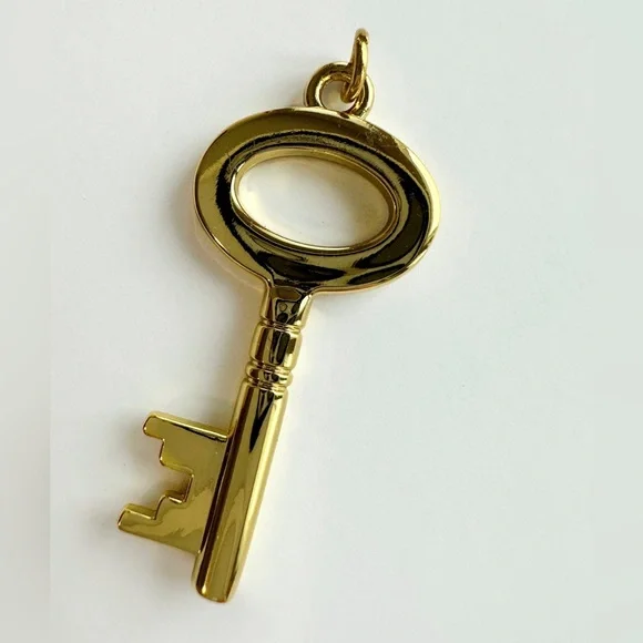 RARE AUTHENTIC LOUIS VUITTON KEY CHARM GOLD TONE PENDANT - Picture 6 of 9